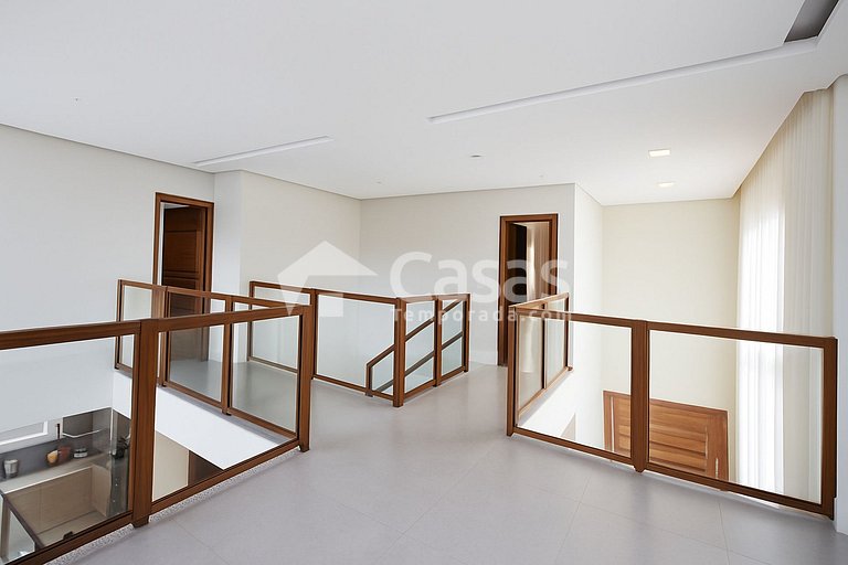 Casa Moderna com Piscina 10×5 em Condomínio de Alto Padrão