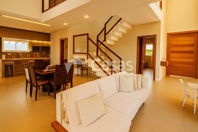 House with pool and barbecue area, 24-hour security