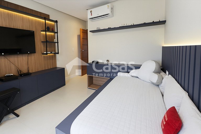 Casa con piscina y zona de barbacoa, seguridad las 24 horas