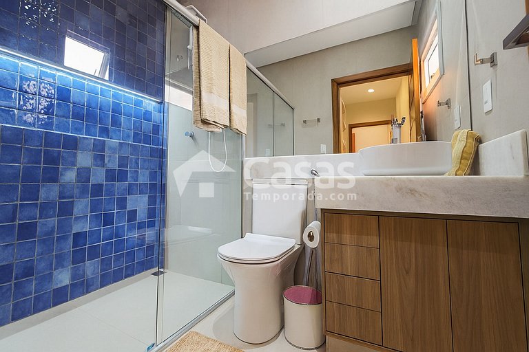 House with pool and barbecue area, 24-hour security