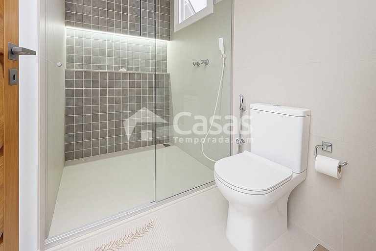 Casa Moderna com Piscina 10×5 em Condomínio de Alto Padrão