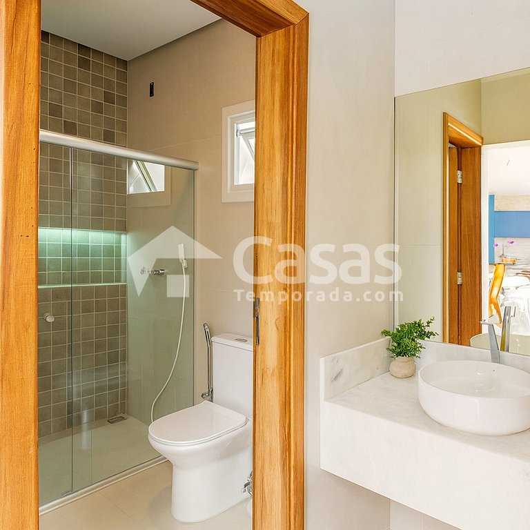 House with pool and barbecue area, 24-hour security