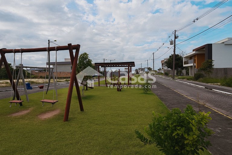 House with pool and barbecue area, 24-hour security