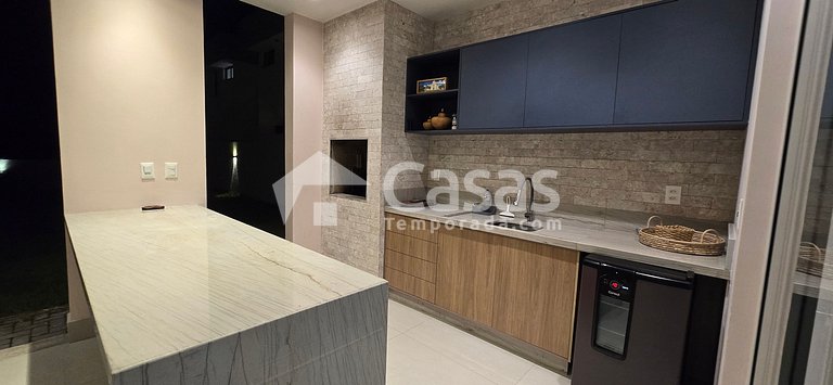 House with pool and barbecue area, 24-hour security