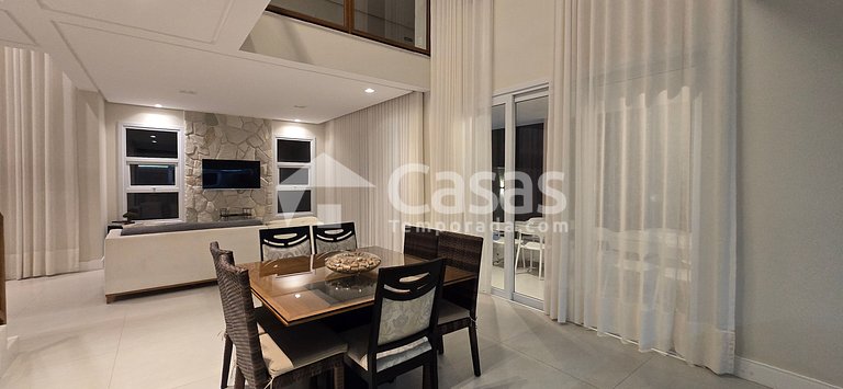 Casa Moderna com Piscina 10×5 em Condomínio de Alto Padrão