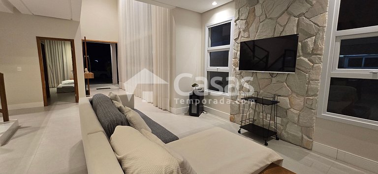 Casa Moderna com Piscina 10×5 em Condomínio de Alto Padrão