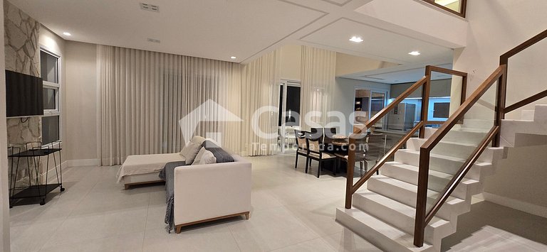 Casa Moderna com Piscina 10×5 em Condomínio de Alto Padrão