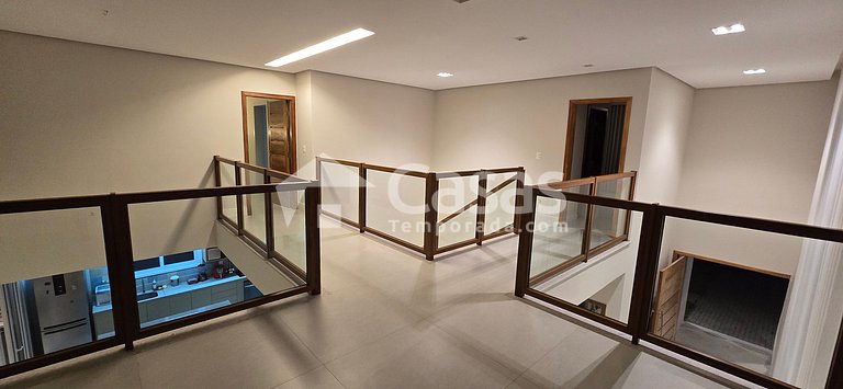 Casa con piscina y zona de barbacoa, seguridad las 24 horas