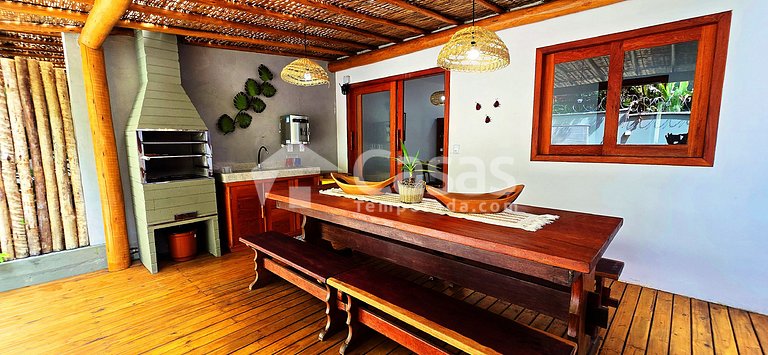 Casa com piscina privativa e churrasqueira