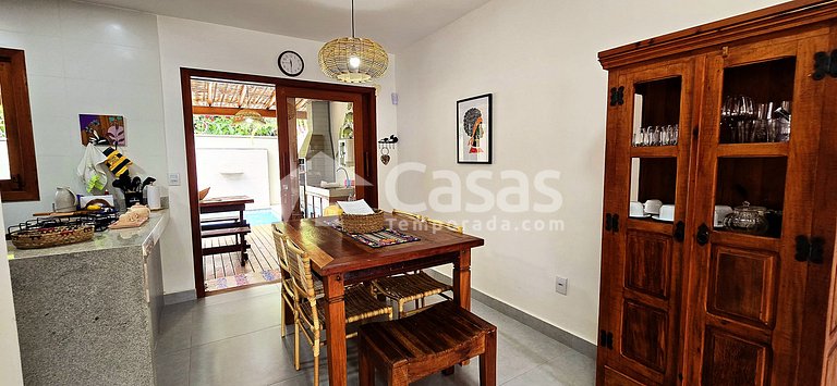 Casa com piscina privativa e churrasqueira