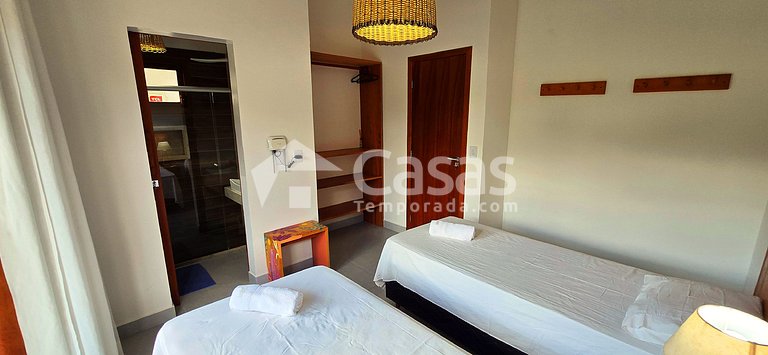 Casa com piscina privativa e churrasqueira