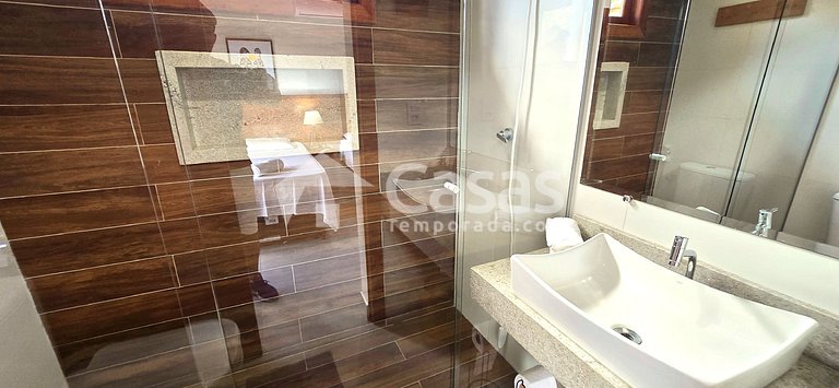 Casa com piscina privativa e churrasqueira