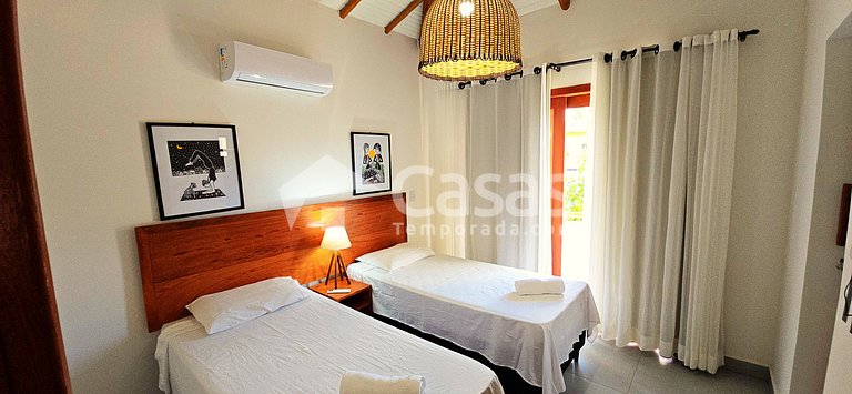 Casa com piscina privativa e churrasqueira