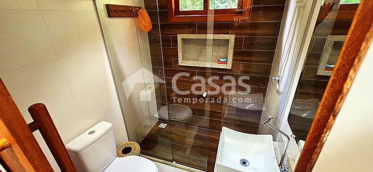 Casa com piscina privativa e churrasqueira
