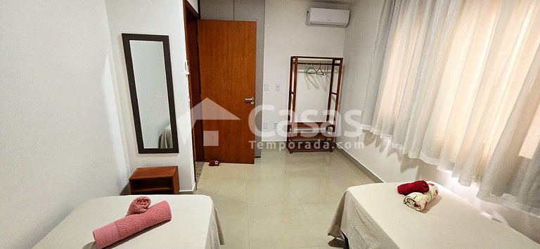 Acomodando confortavelmente até 6 pessoas em Coroa vermelha