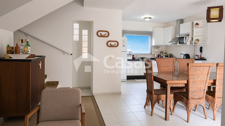 Duplex facing the pool, 100m from Taperapuan Beach.