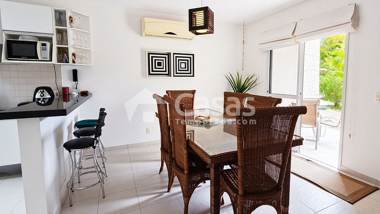 Duplex facing the pool, 100m from Taperapuan Beach.