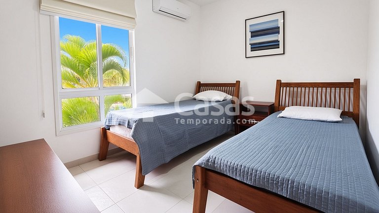 Duplex facing the pool, 100m from Taperapuan Beach.