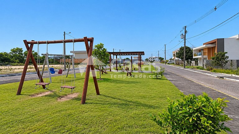 Casa con piscina y zona de barbacoa, seguridad las 24 horas