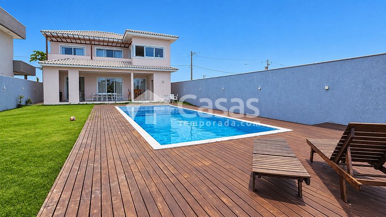 House with pool and barbecue area, 24-hour security