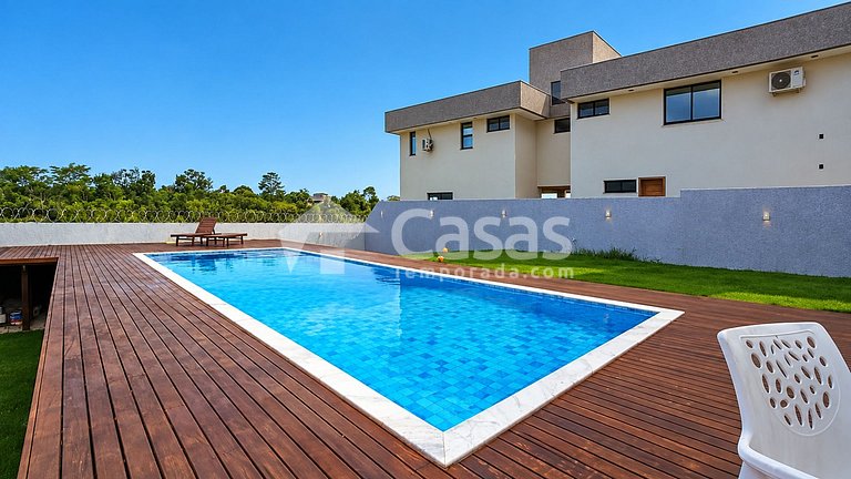 Casa Moderna com Piscina 10×5 em Condomínio de Alto Padrão