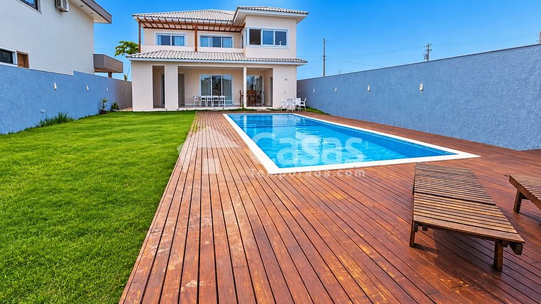 House with pool and barbecue area, 24-hour security