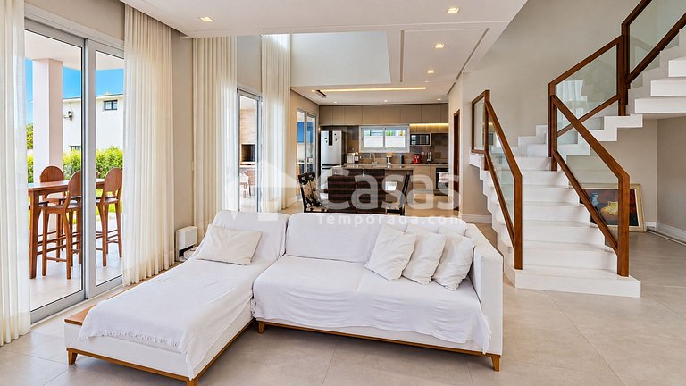 Casa Moderna com Piscina 10×5 em Condomínio de Alto Padrão
