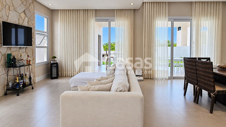 Casa con piscina y zona de barbacoa, seguridad las 24 horas