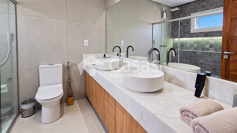 Casa Moderna com Piscina 10×5 em Condomínio de Alto Padrão