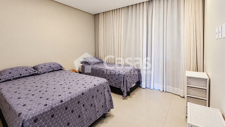 House with pool and barbecue area, 24-hour security
