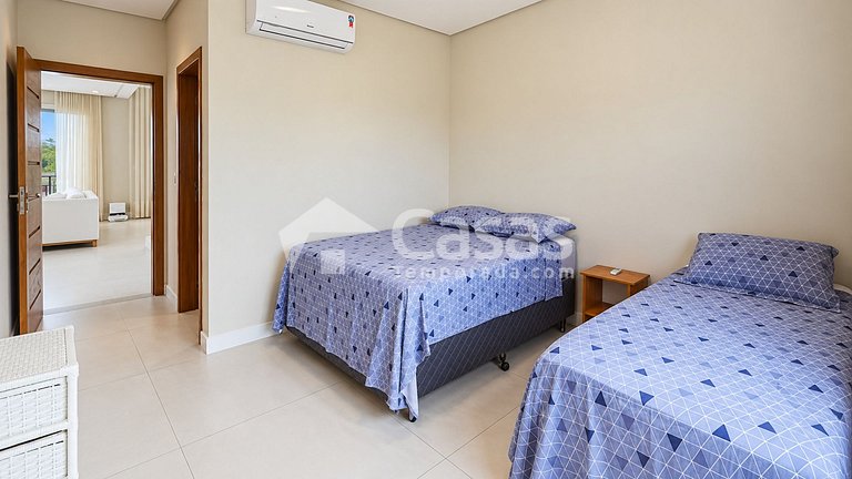 House with pool and barbecue area, 24-hour security