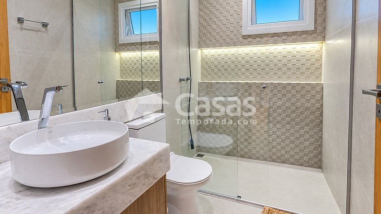 Casa Moderna com Piscina 10×5 em Condomínio de Alto Padrão