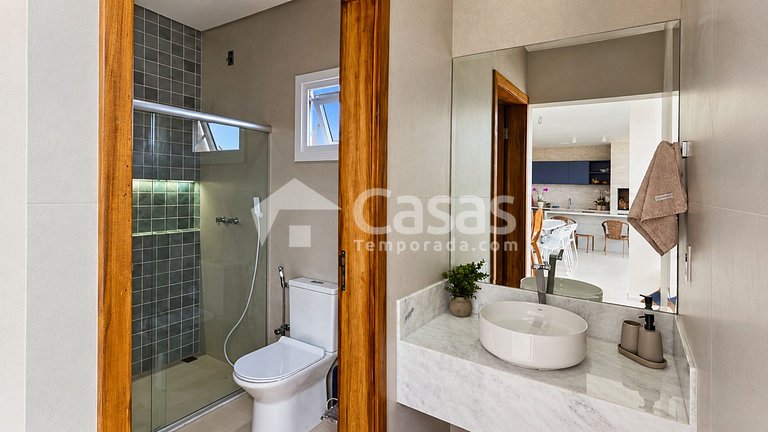 Casa Moderna com Piscina 10×5 em Condomínio de Alto Padrão