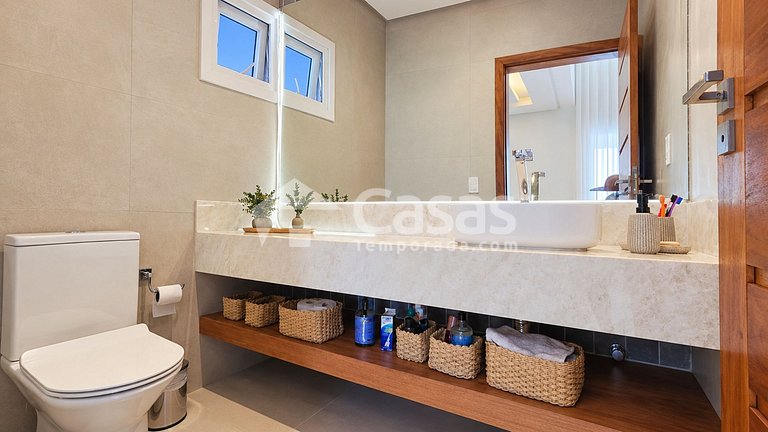 Casa Moderna com Piscina 10×5 em Condomínio de Alto Padrão