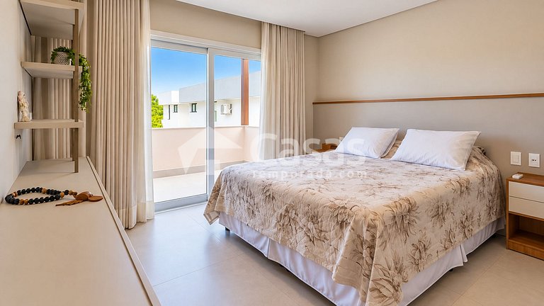 House with pool and barbecue area, 24-hour security