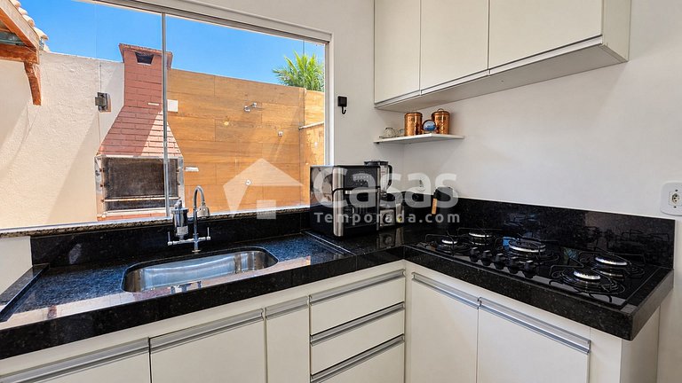 Duplex com 2 suítes e churrasqueira em Taperapuan